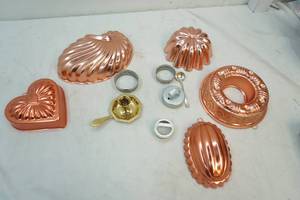 Bundt cake decor