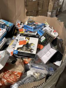 HUGE LOT of Moen, Korky, Delta, Pfister, Everbilt, Danco Side Sprayers, Shower Heads, Towel Bars, Toilet Paper Roll Holders and other Plumbing Supplies