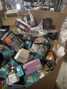 HUGE LOT of Moen, Korky, Delta, Pfister, Everbilt, Danco Side Sprayers, Shower Heads, Towel Bars, Toilet Paper Roll Holders and other Plumbing Supplies