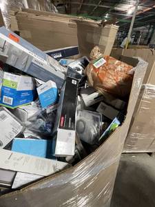HUGE LOT of Moen, Korky, Delta, Pfister, Everbilt, Danco Side Sprayers, Shower Heads, Towel Bars, Toilet Paper Roll Holders and other Plumbing Supplies