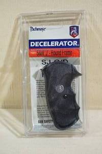lot 36 image: Pachmayr Decelerator Smith & Wesson J Round Frame Grip