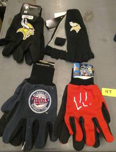 Vikings and Twins lightweight gloves