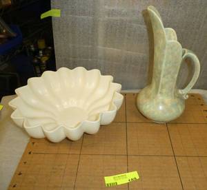 Red Wing sunflower design dish and neat speckled pitcher, both are free of any damage
