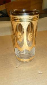 Set of 8 Vintage gold embossed drinking glasses, look like they were never used - no chips, scratches etc