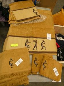 2 Bath Towels, 2 Hand Towels and 2 washcloths all cotton with Kokopelli Southwest design