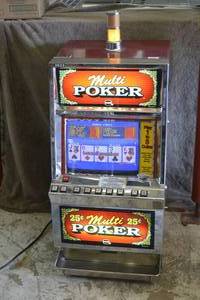lot 1 image: IGT Multiple Game Poker slot machine with both keys