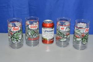 lot 36 image: 4 Matching Budweiser Frog glasses