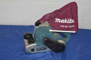 Like New Makita 4 x 24 Belt Sander