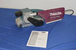 Like New Makita 3 x 21 Belt Sander