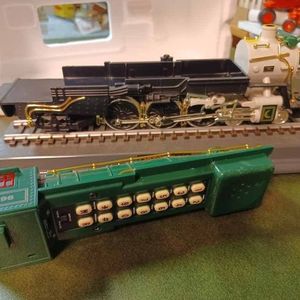 lot 2 image: Crescent Train 1925 Locomotive Telephone in Original Box - Model #022874
