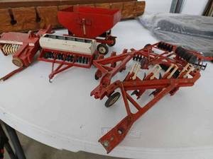 lot 4 image: Six Used Ertl International Implements Baler, Grain Drill and More, 116th Scale