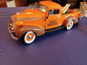 lot 7 image: Five Die Cast Toy Vehicles, 3 Ertl Banks, Crown 1937 Studebaker Pickup and More
