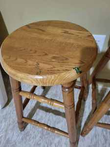 lot 44 image: Pair of 24-inch Tall Oak Counter Stools