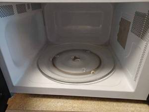 lot 51 image: Criterion Microwave Oven - 2 Years Old and Works Good - Has Replacement Leg for Right Rear