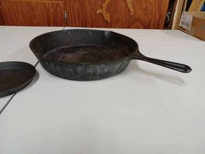 lot 78 image: Vintage No. 8 Cast Iron Skillet and a 4.5-inch Decorative Cast Iron Skillet
