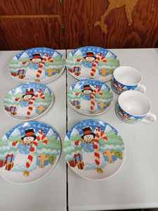 lot 80 image: 8 Piece - 2 Place Setting of Christmas Dishes 2 Dinner Plates, 2 Bowls, 2 SaladDesert Plates and 2 Cups