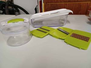 lot 85 image: Kitchen Items Lot 3-piece Set of Pyrex Bowls with Vented Plastic Lids, Plastic Deviled Eggs Tray with Cover