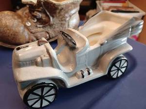 lot 86 image: Seven Vintage Ceramic Planters Touring Car, Old Boot, Old Shoe, European Couple, Napco Singing Angel