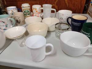lot 94 image: 12 Assorted Coffee CupsMugs, 2 Vintage Berry Bowls, 3 Vintage Serving Bowls and a Pair of Shot Glasses