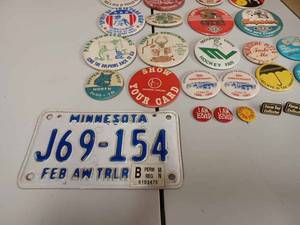 lot 103 image: 29 Vintage Buttons Super Bowl XIX 1985, South St. Paul Homecoming 1967, Box of Gold Bond Bottle Caps