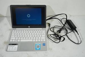 lot 3 image: HP 11-ak0020nr 11.6 Laptop Computer