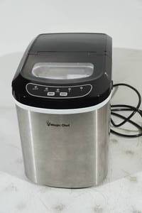 lot 39 image: Magic Chef Countertop Ice Maker