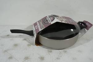 lot 51 image: Farberware 6 Qt Covered Jumbo Cooker - Broken Handle