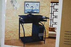 lot 61 image: Stanton Computer Desk with Pullout Keyboard Shelf - Black