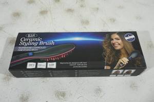 lot 134 image: IGIA Ceramic Styling Brush - Temperature Controlled