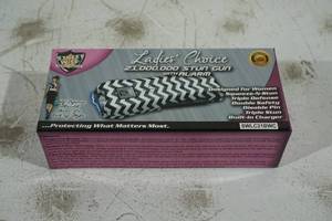 lot 182 image: NEW Ladies Choice 21,000,000 Stun Gun with Alarm - Black