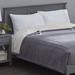 lot 72 image: Biddeford Microplush Heated Blanket with Sherpa - Full