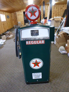 lot 1 image: Vintage Texaco Gas Pump