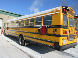 lot 604 image: 77 PASSENGER THOMAS SCHOOL BUS-DIESEL