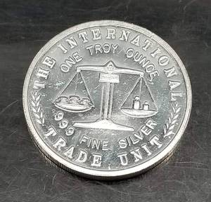 1986 VINTAGE EAGLE DESIGN TRADE UNIT 1 TROY OZ .999 FINE SILVER
