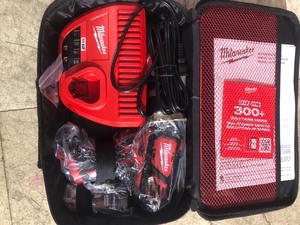 Milwaukee M12 12-Volt Lithium-Ion Cordless 14 in. Hex Screwdriver Kit with Two 1.5Ah Batteries, Charger and Tool Bag