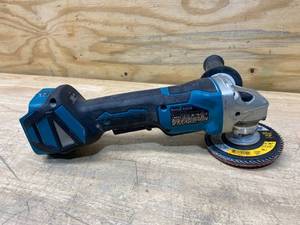 lot 27 image: MAKITA 18-Volt Brushless 4-12 in.  5 in. Cordless Paddle Switch Cut-OffAngle Grinder with Electric Brake (Tool Only)
