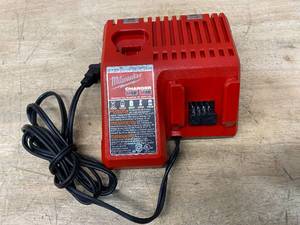 lot 31 image: MILWAUKEE M12 and M18 12-Volt18-Volt Lithium-Ion Multi-Voltage Battery Charger
