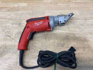 lot 11 image: MILWAUKEE 6.8 Amp 18-Gauge Shear