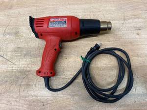 lot 34 image: MILWAUKEE 11.6-Amp 120-Volt Dual Temperature Heat Gun