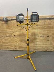 lot 93 image: UTILITECH Halogen Stand Work Light