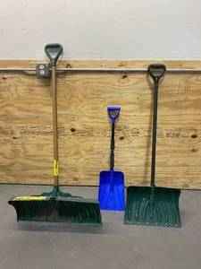lot 120 image: Lot of Snow Shovels