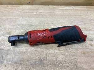 lot 60 image: MILWAUKEE M12 12-Volt Lithium-Ion Cordless 38 in. Ratchet (Tool-Only)