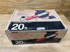 lot 65 image: WOODS Fluorescent Light Retractable Cord Reel (20 ft.)