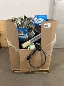 lot 77 image: Gaylord Full of Various Store Returns