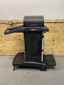 lot 102 image: RUBBERMAID COMMERCIAL PRODUCTS Rolling Cleaning Cart