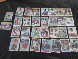 lot 9 image: 9. 30 1981 Topps Football Star Card...