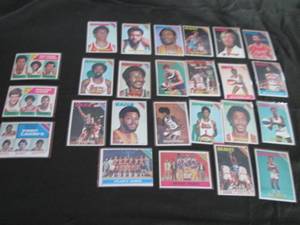 lot 29 image: 29. 25 1975-76 Topps Basketball Car...