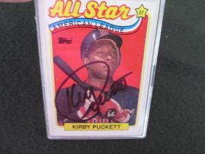lot 37 image: 37. 1989 Topps Kirby Puckett Autogr...