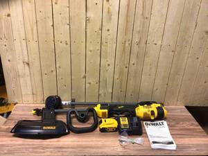 DEWALT FLEXVOLT 60-Volt MAX Lithium- Ion Electric Cordless Attachment Capable String Trimmer Customer Returns See Pictures
