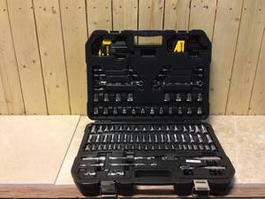 DEWALT Mechanics Tool Set (118-Piece) Customer Returns See Pictures